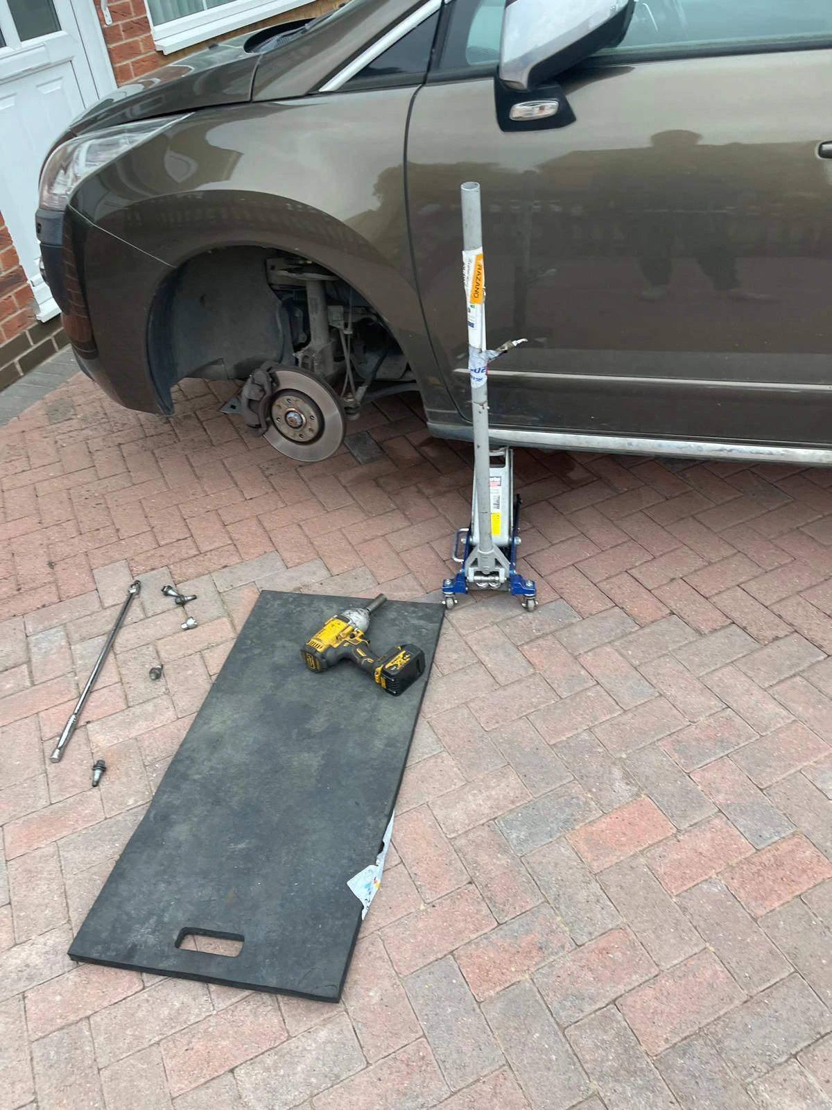 Professional mobile tyre fitting service